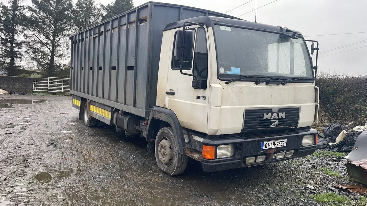 Cattle lorry - Image 1