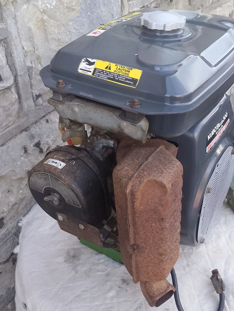 Kubota GS700 electric start engine - Image 2