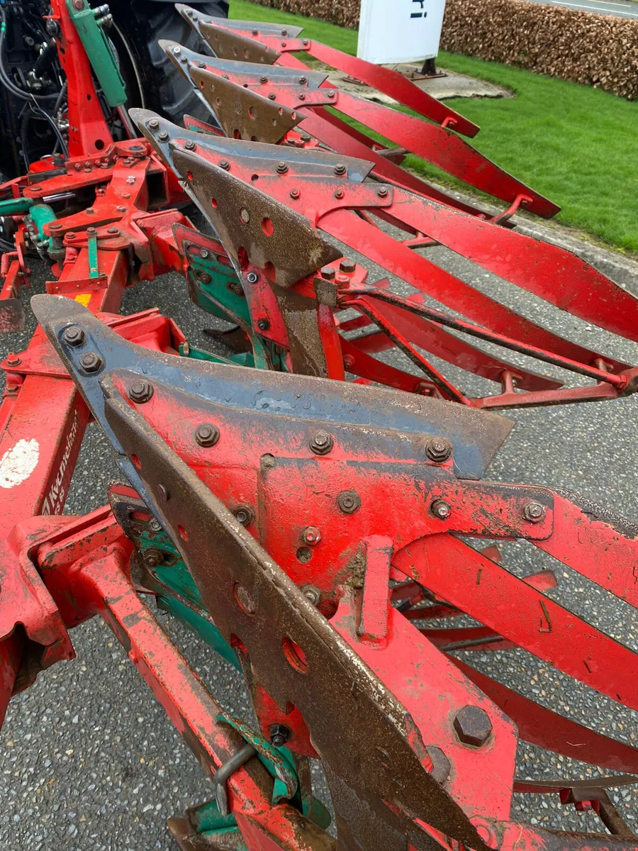 Kverneland ES 5 Furrow Plough - Image 3