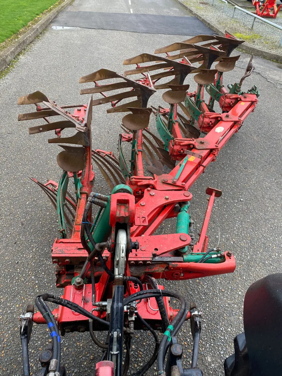Kverneland ES 5 Furrow Plough - Image 2