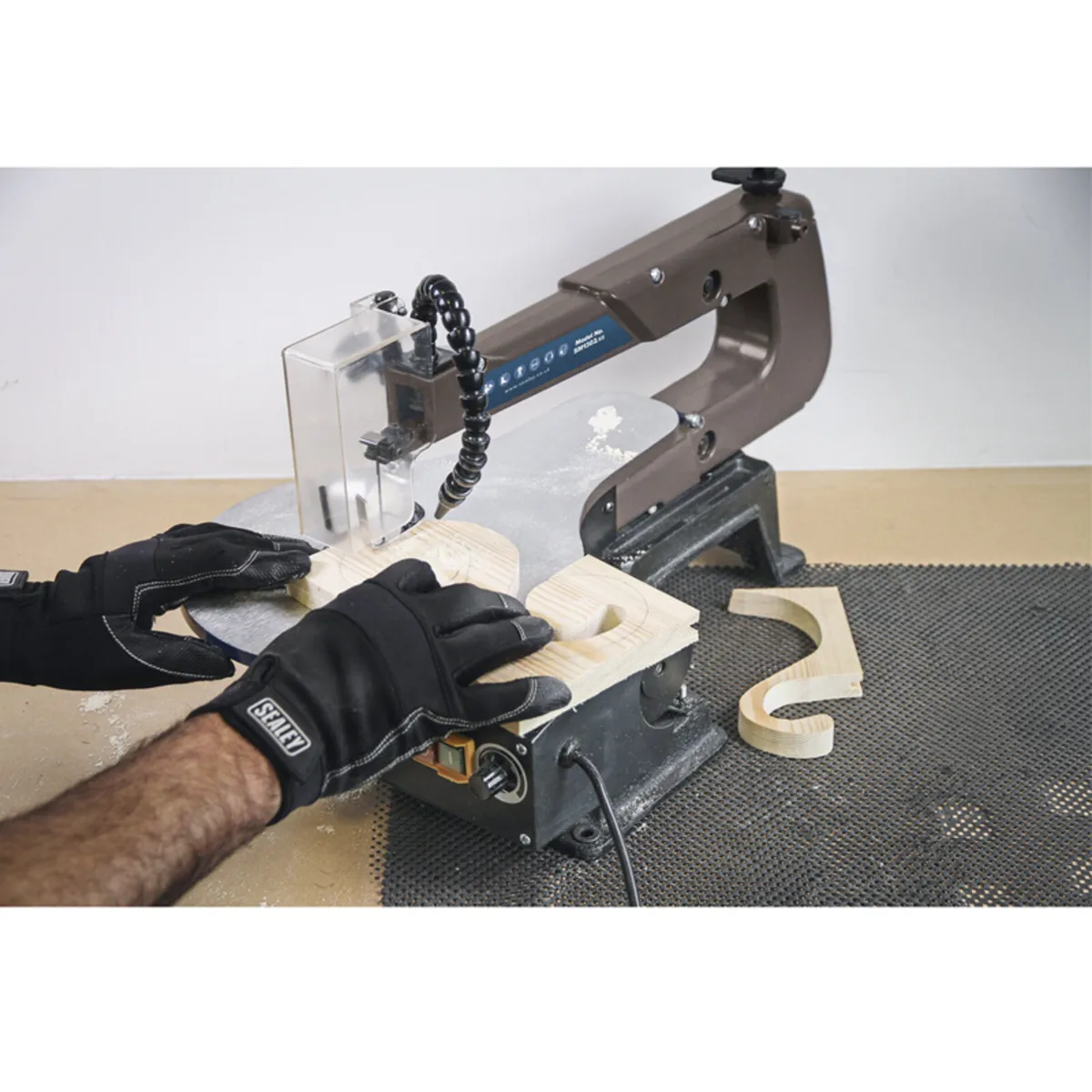 Sealey Scroll Saw Variable Speed – 406mm, 230V - Image 3