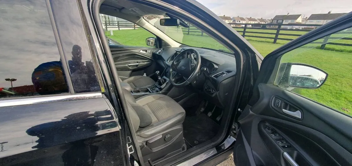 2017 Ford Kuga Crew Cab - Image 4