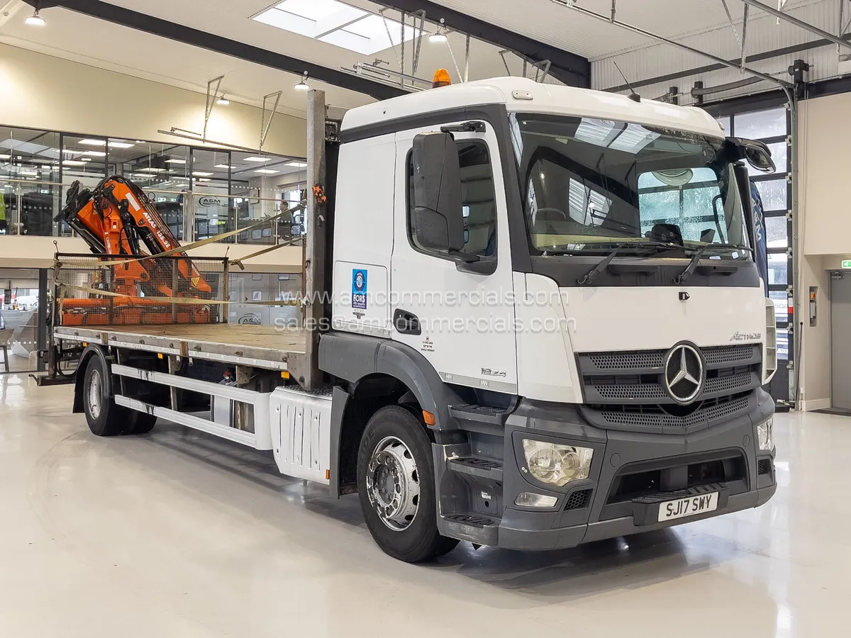 2017 MERCEDES-BENX ACTROS 1824 CRANE MOUNTED FLAT - Image 1