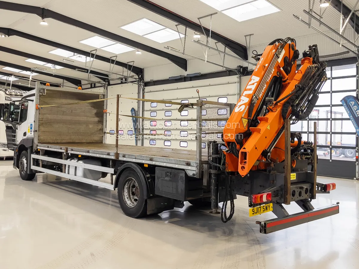 2017 MERCEDES-BENX ACTROS 1824 CRANE MOUNTED FLAT - Image 4