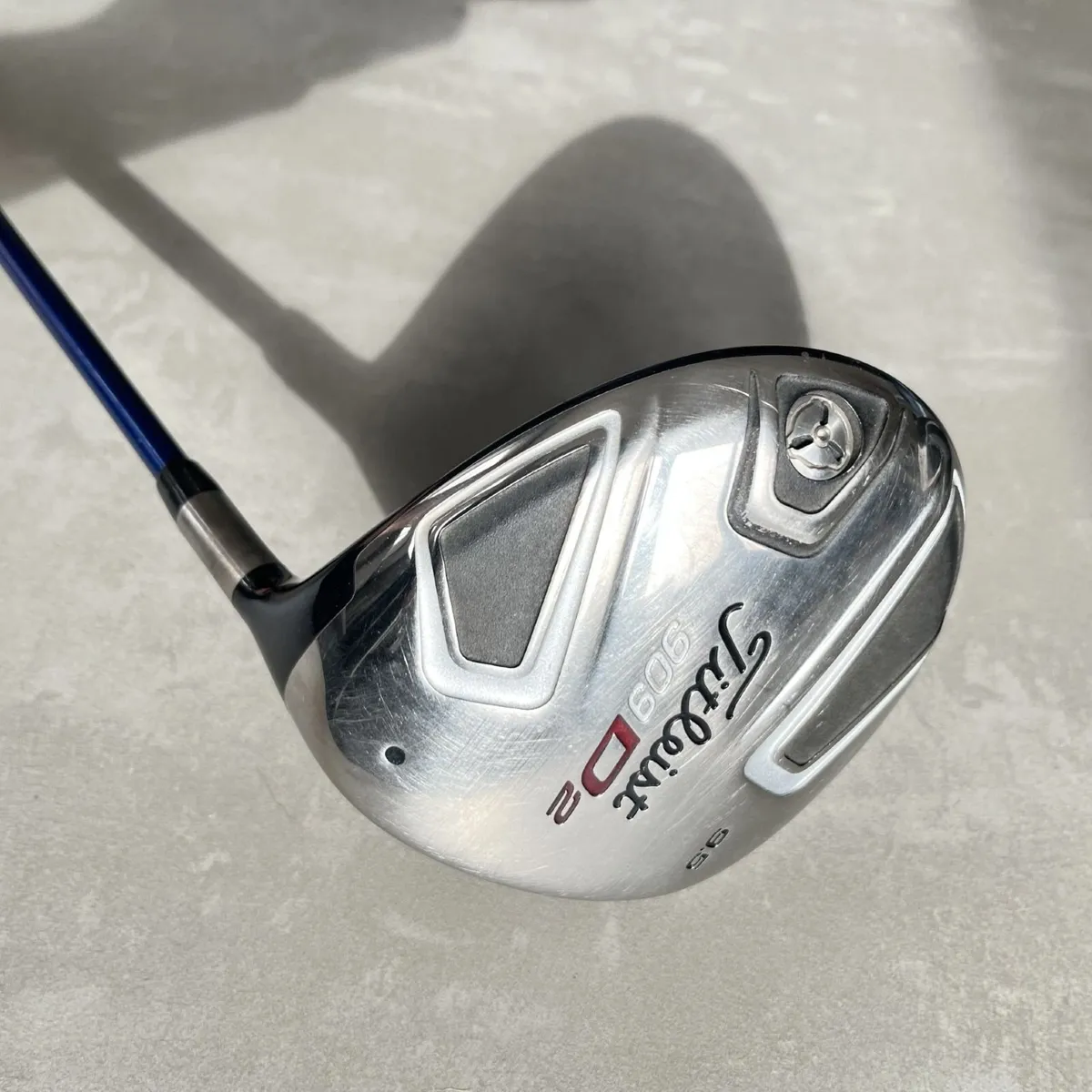 Titleist 909 D2 Driver - Extra Stiff Custom Shaft - Image 1