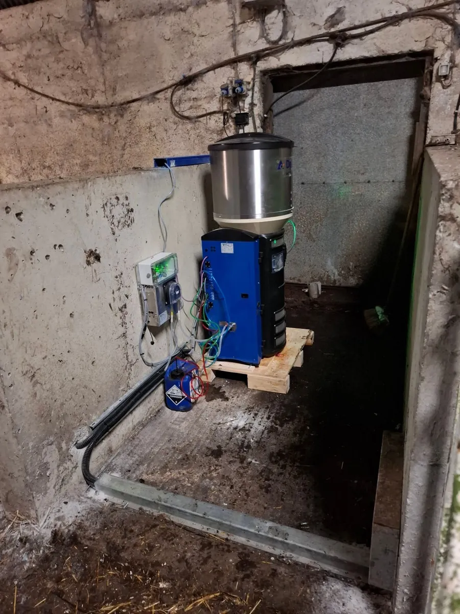 DeLaval CF1100S Calf Feeder - Image 3