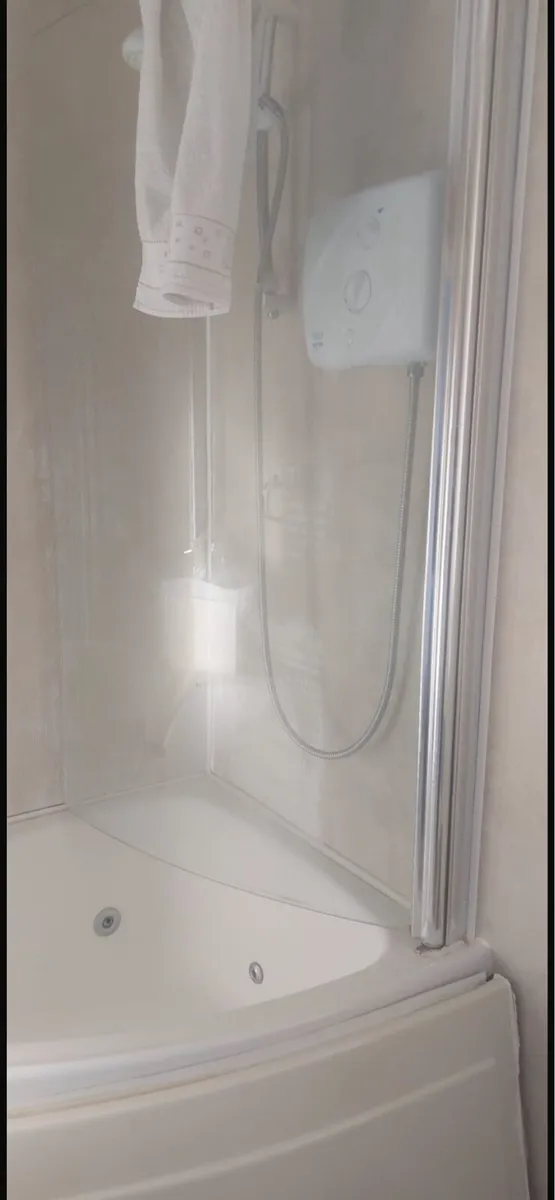 Bathroom equipment - Image 4