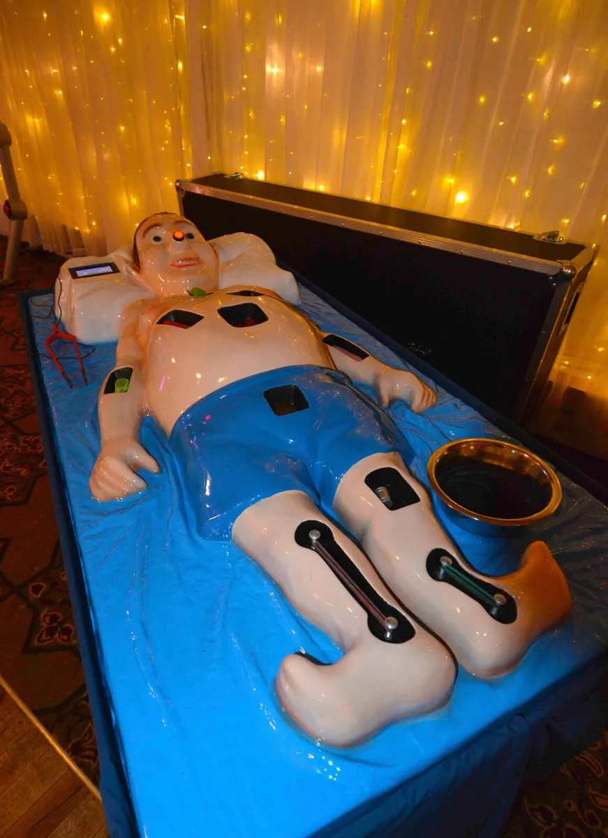 Giant Operation Game - Image 1