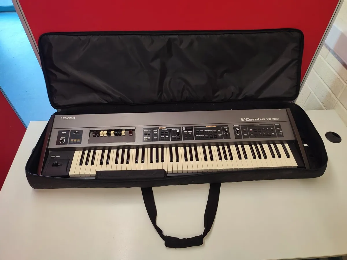 Roland Stage Keyboard (VR-700) - Image 4