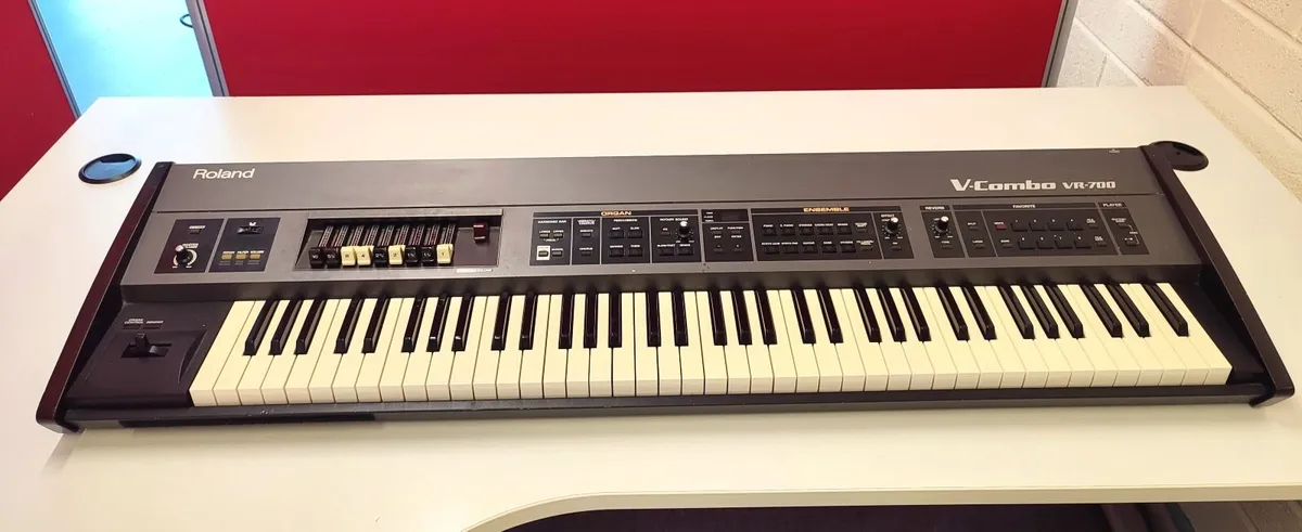 Roland Stage Keyboard (VR-700) - Image 1