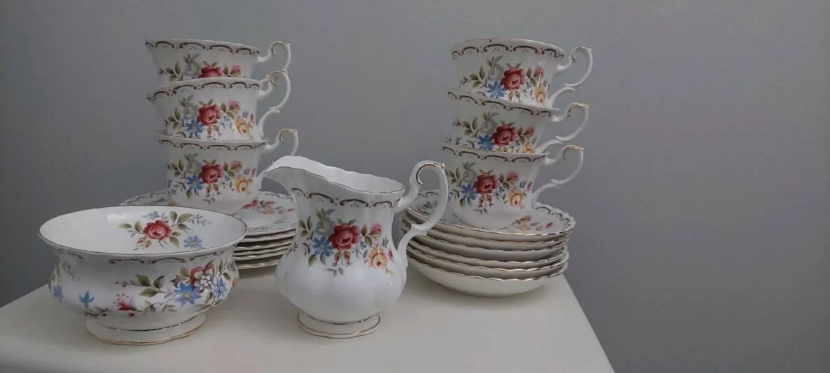 Royal Albert Jubilee Rose tea set - Image 1