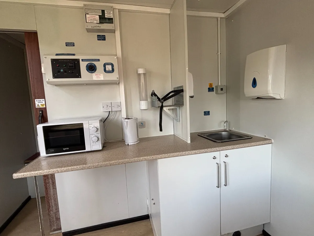 21ft x 9ft Anti Vandal Welfare Site Unit 6 KVA Gen - Image 2