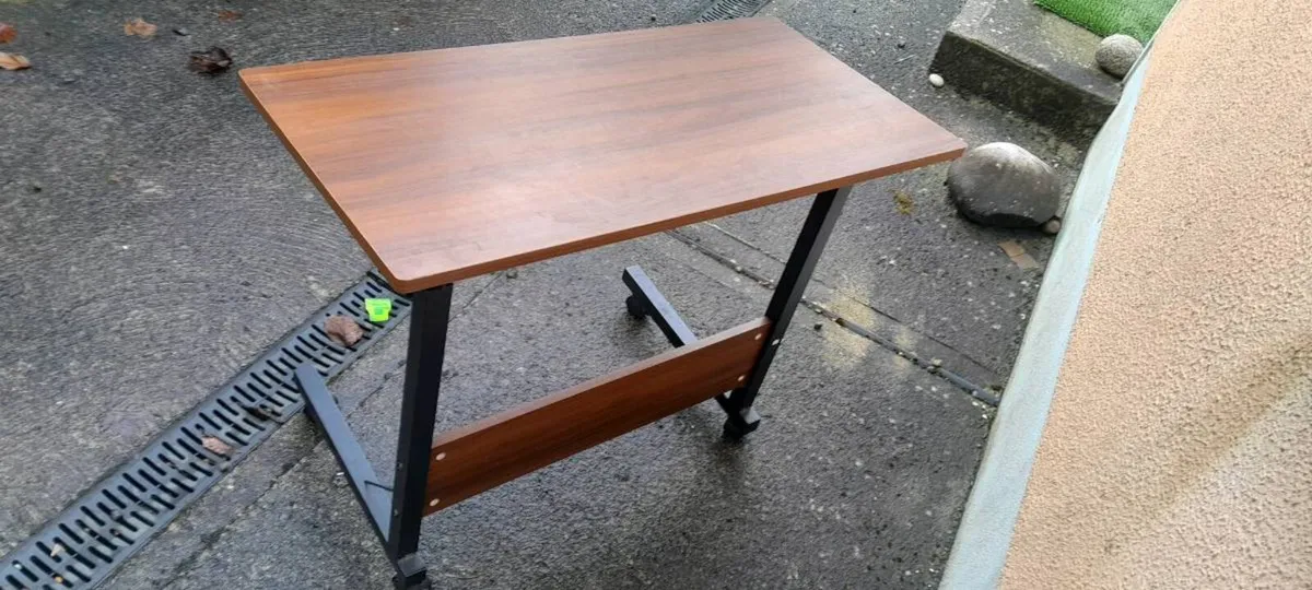 Study desk - Image 1