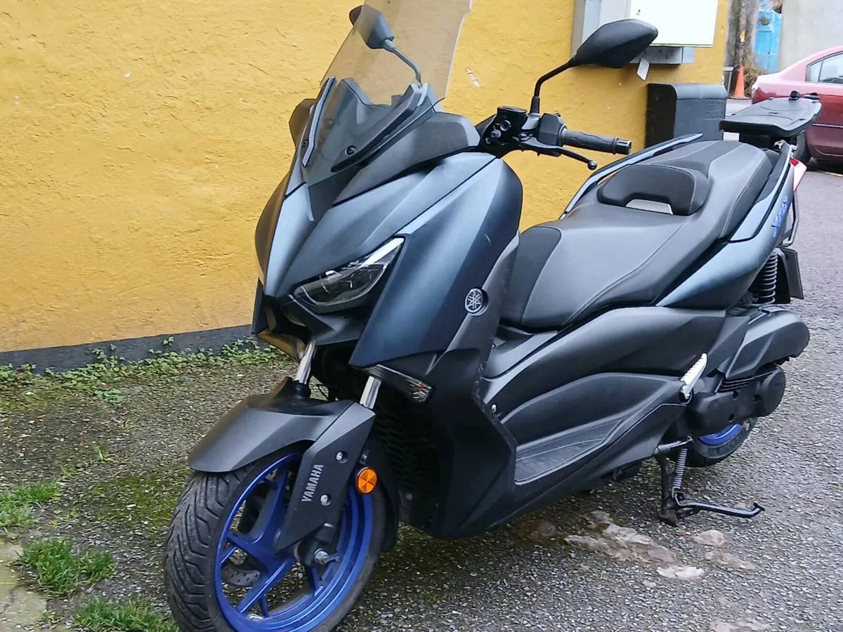 Yamaha X-Max 125 - Image 1