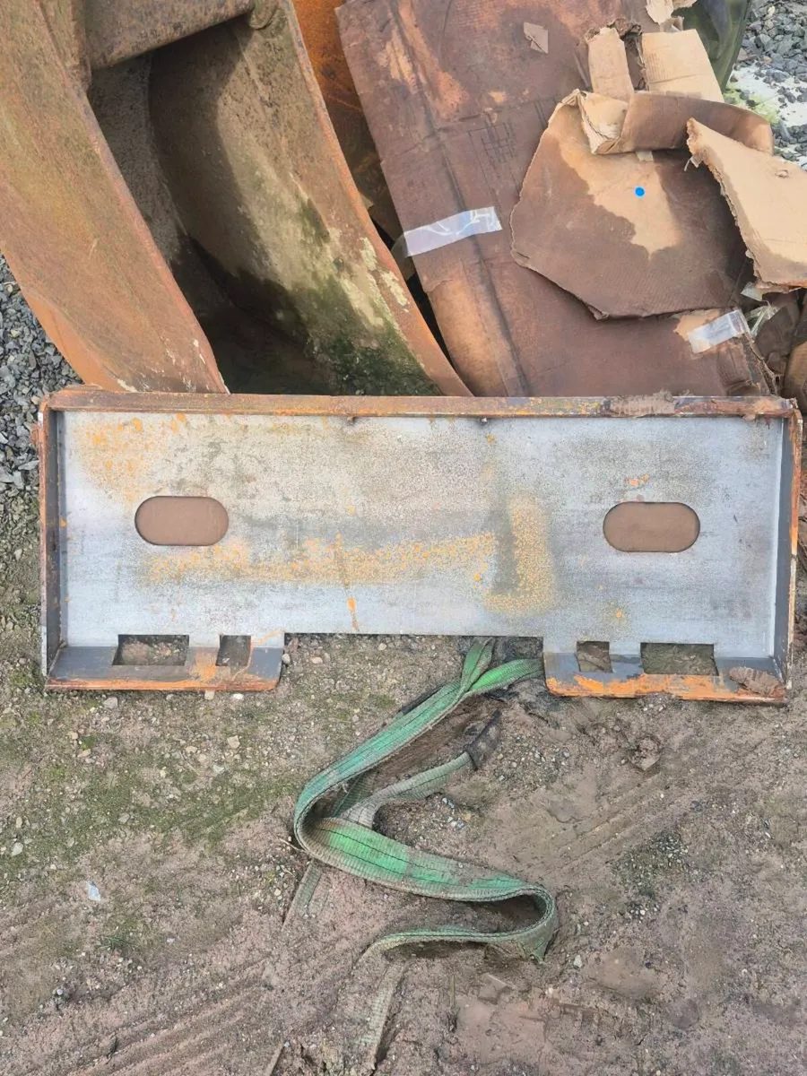 Skidsteer brackets - Image 2