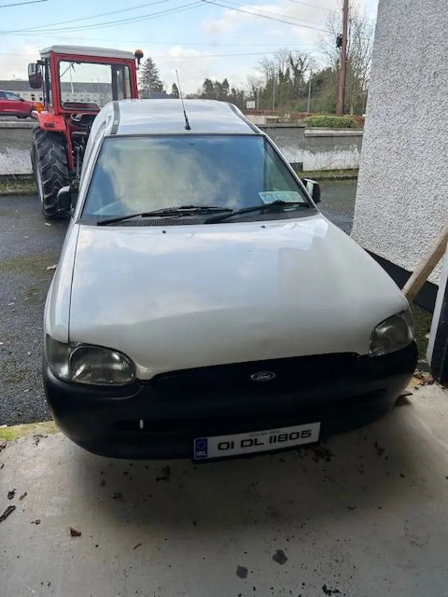 Ford Escort 2001 - Image 2