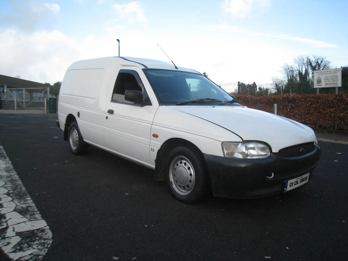 Ford Escort 2001 - Image 1