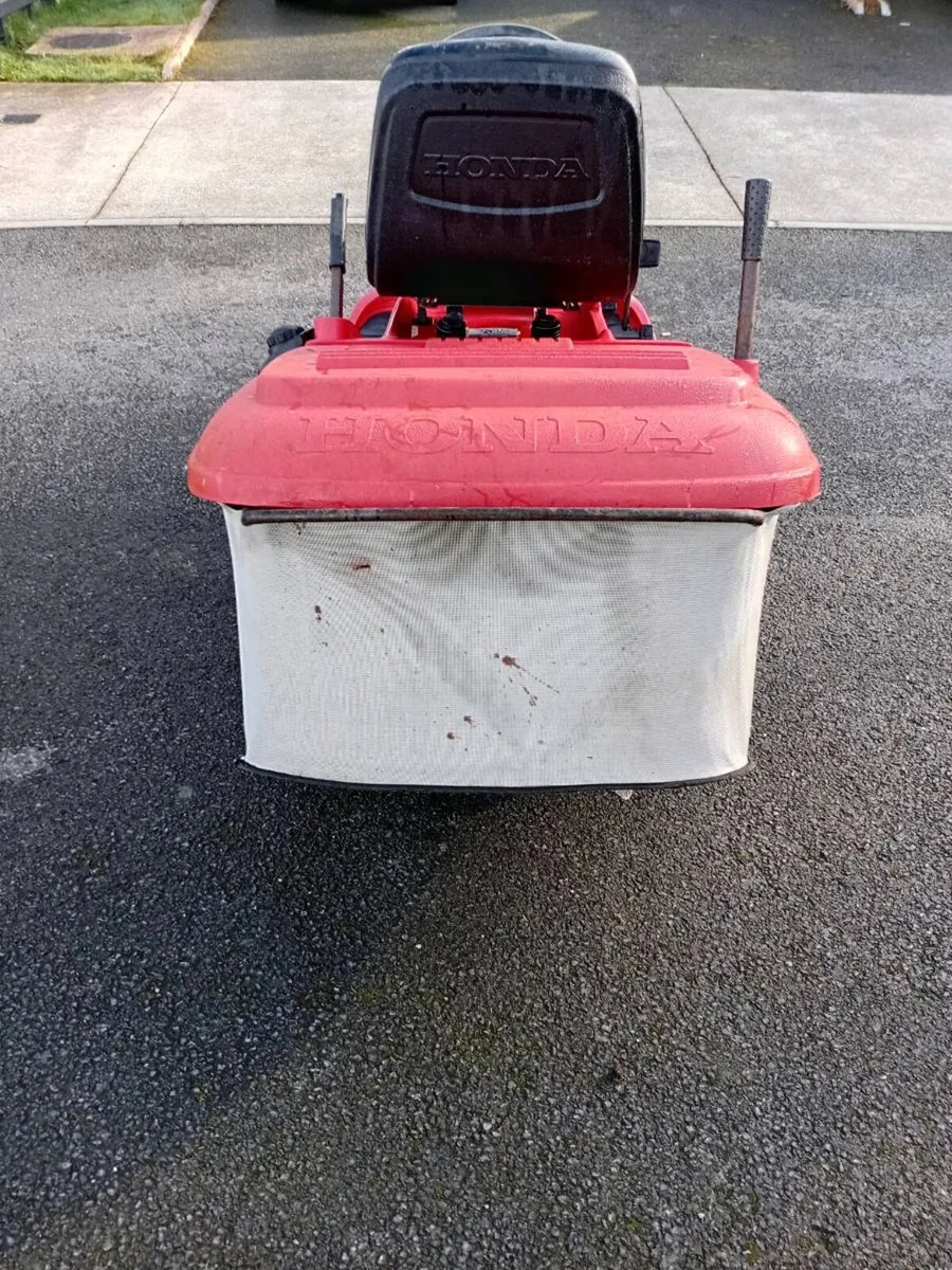 Ride on lawnmower - Image 2