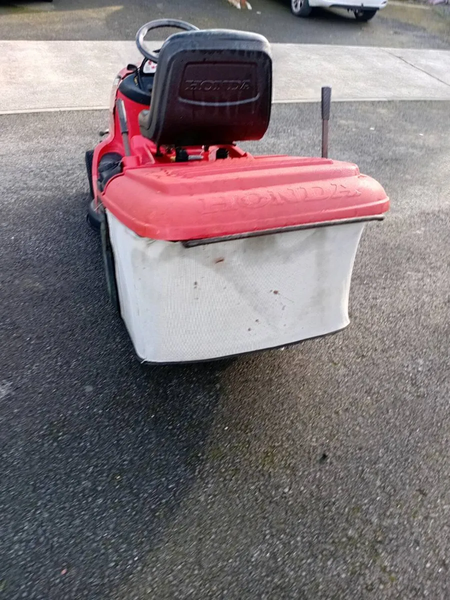 Ride on lawnmower - Image 3