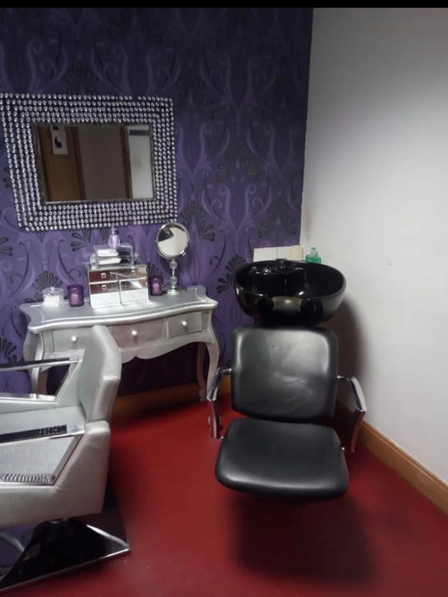 Salon equipment - Image 1