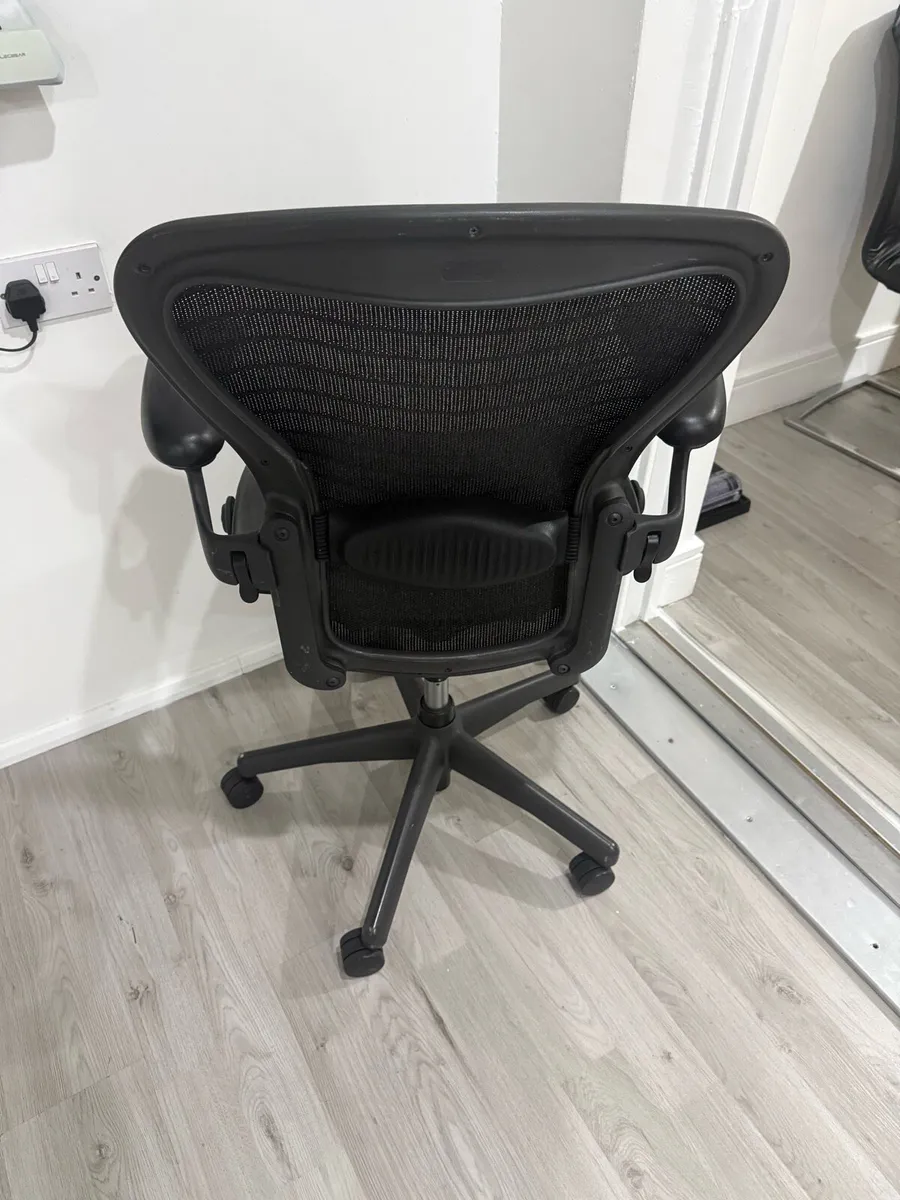Herman Miller Aeron Office Chair - Image 3