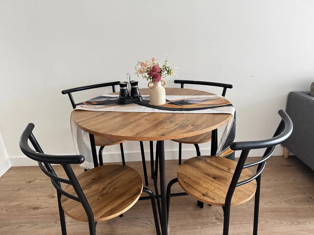 Wooden Dining Table with 4 chairs _ Excellent co - Image 1