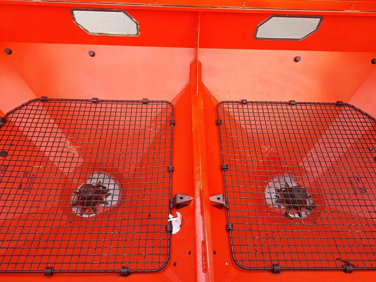 2021 Rauch Axis 30.2, Cover, 44 cwt (25413) - Image 3