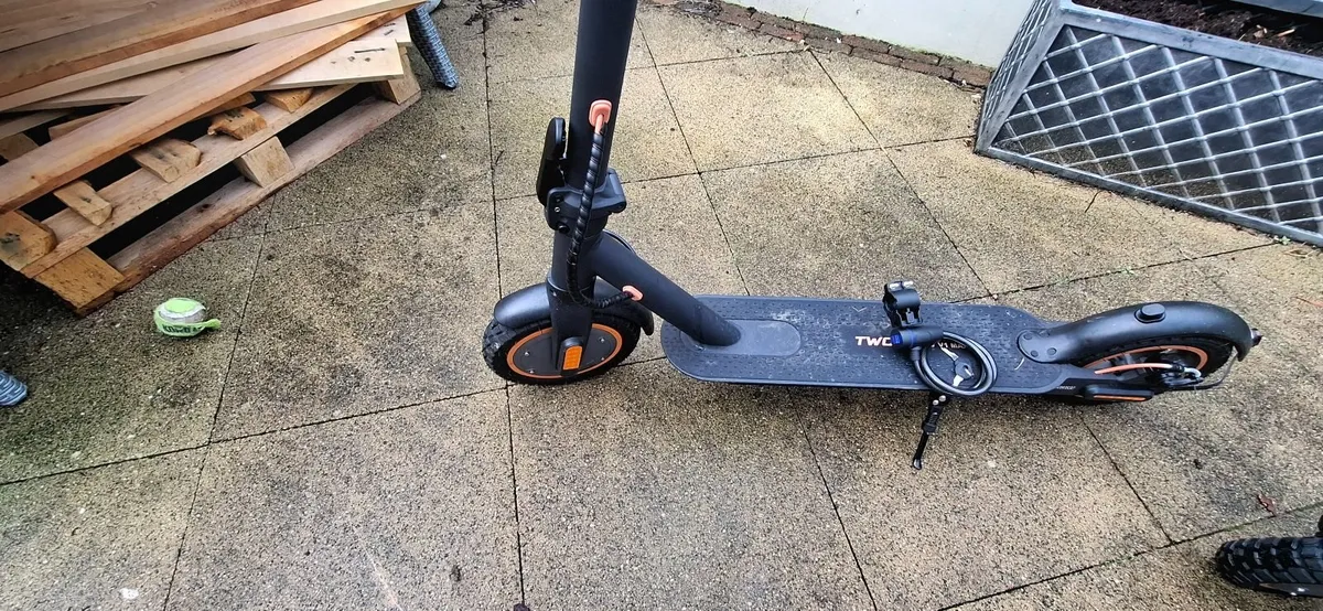TWOFISH V1 MAX eScooters – 2 Available - Image 4