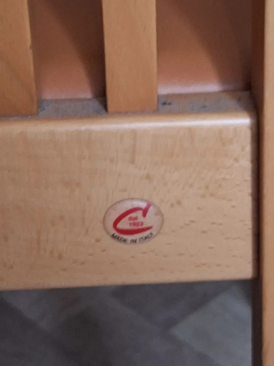 Table and Chairs - Image 4