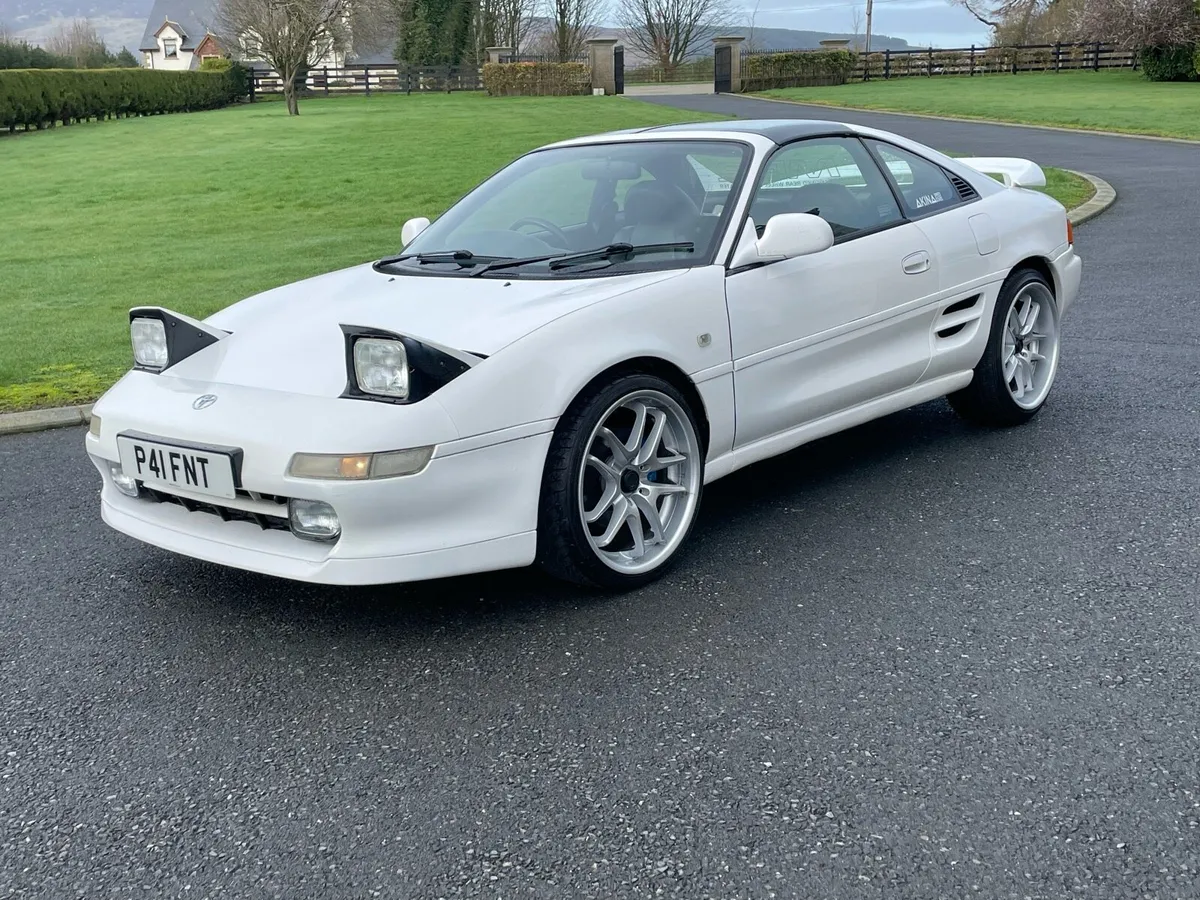 MR 2 GT T-BAR - Image 1