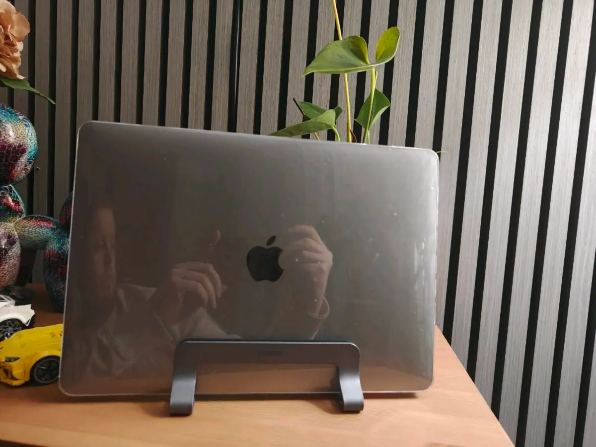 UGREEN VERTICSL LAPTOP STAND LP258 - Image 2