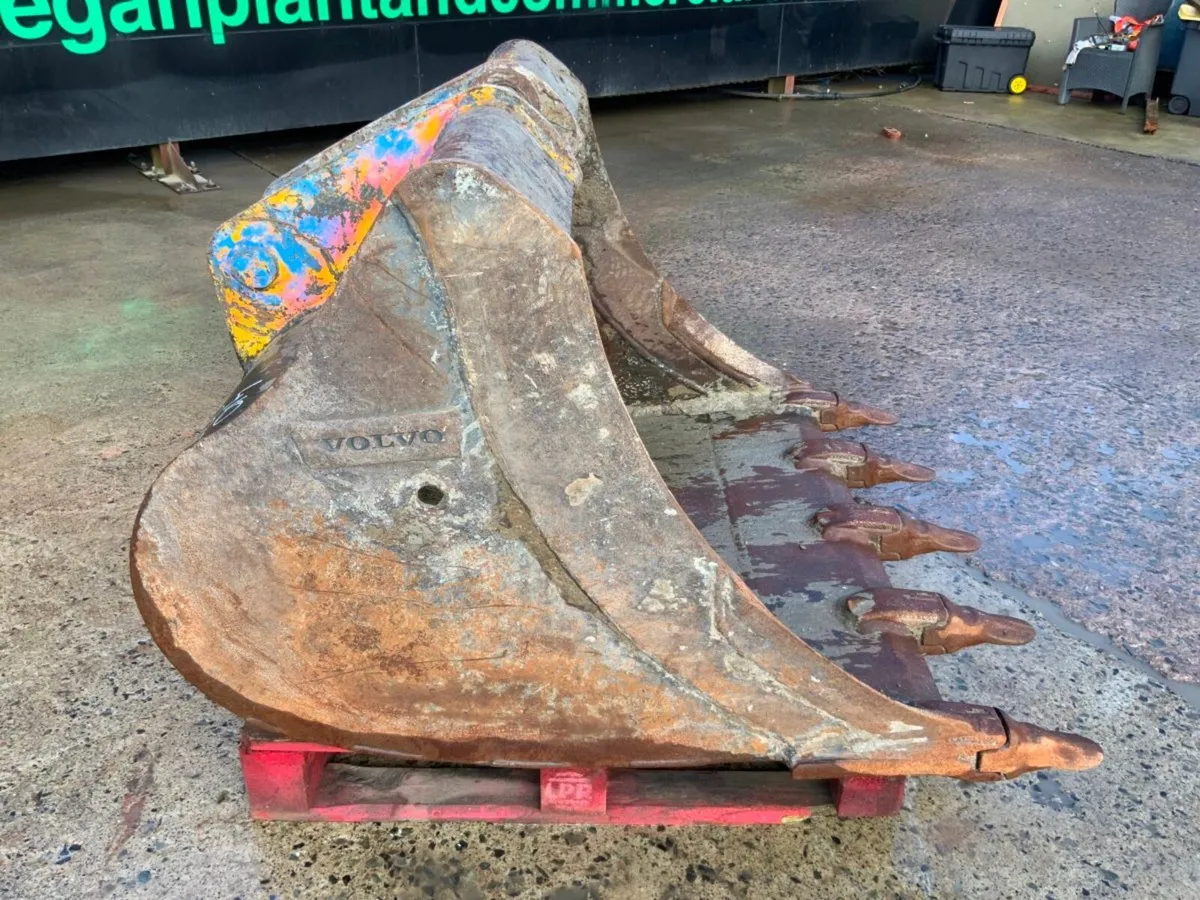48"  VOLVO SCOOP BUCKET.......65mm PINS........146 - Image 4