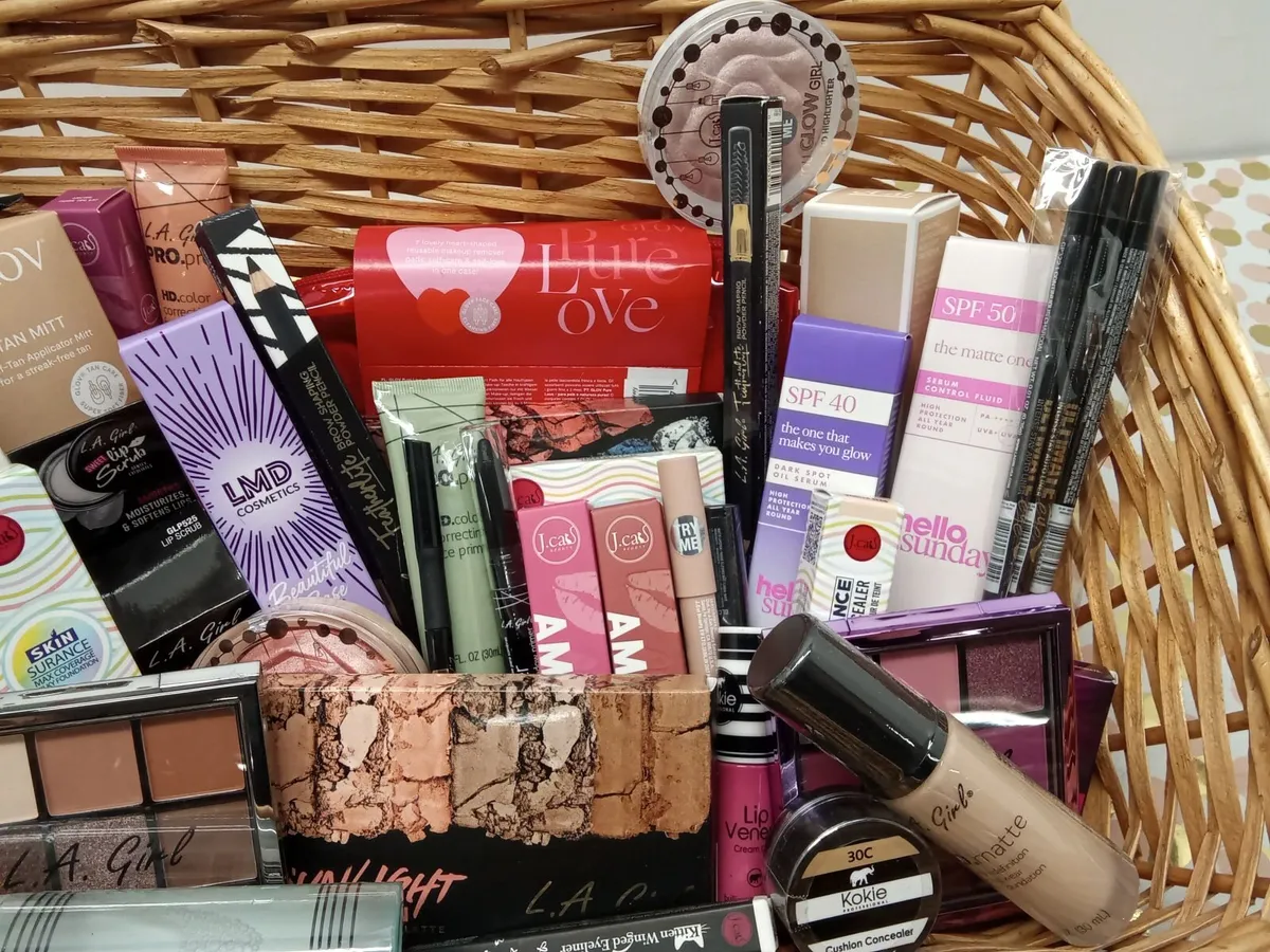Online Auction Of Makeup and Cosmetics & More! - Image 3
