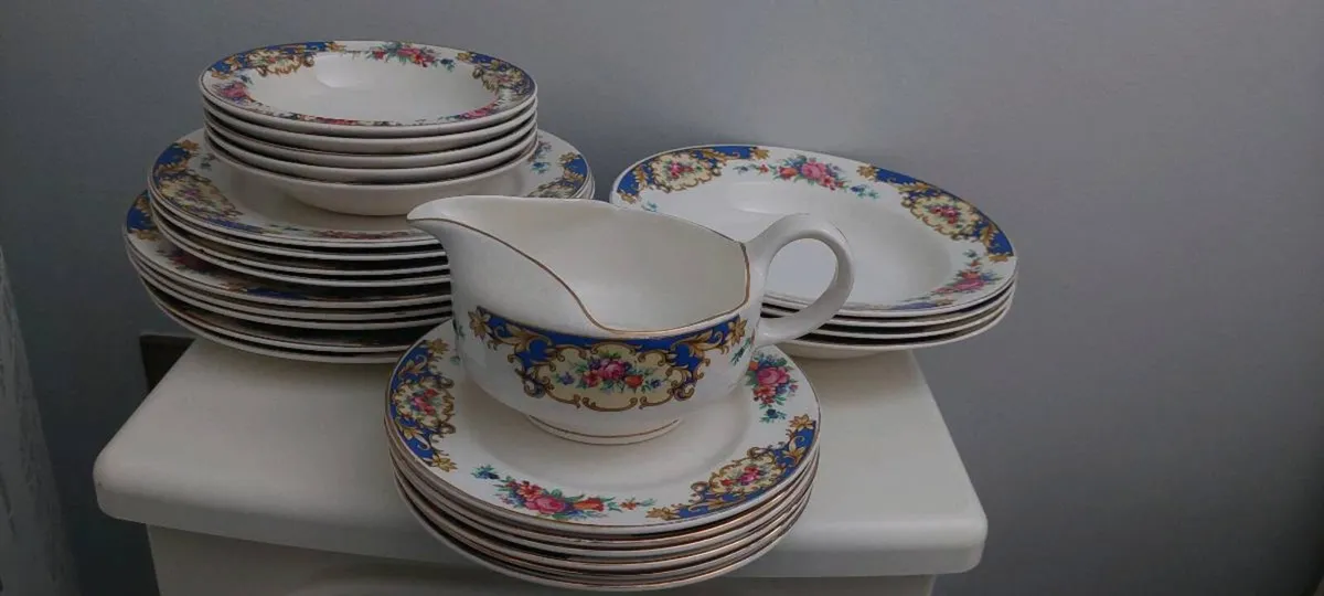 Bristol fine China Dinnerware Set - Image 2