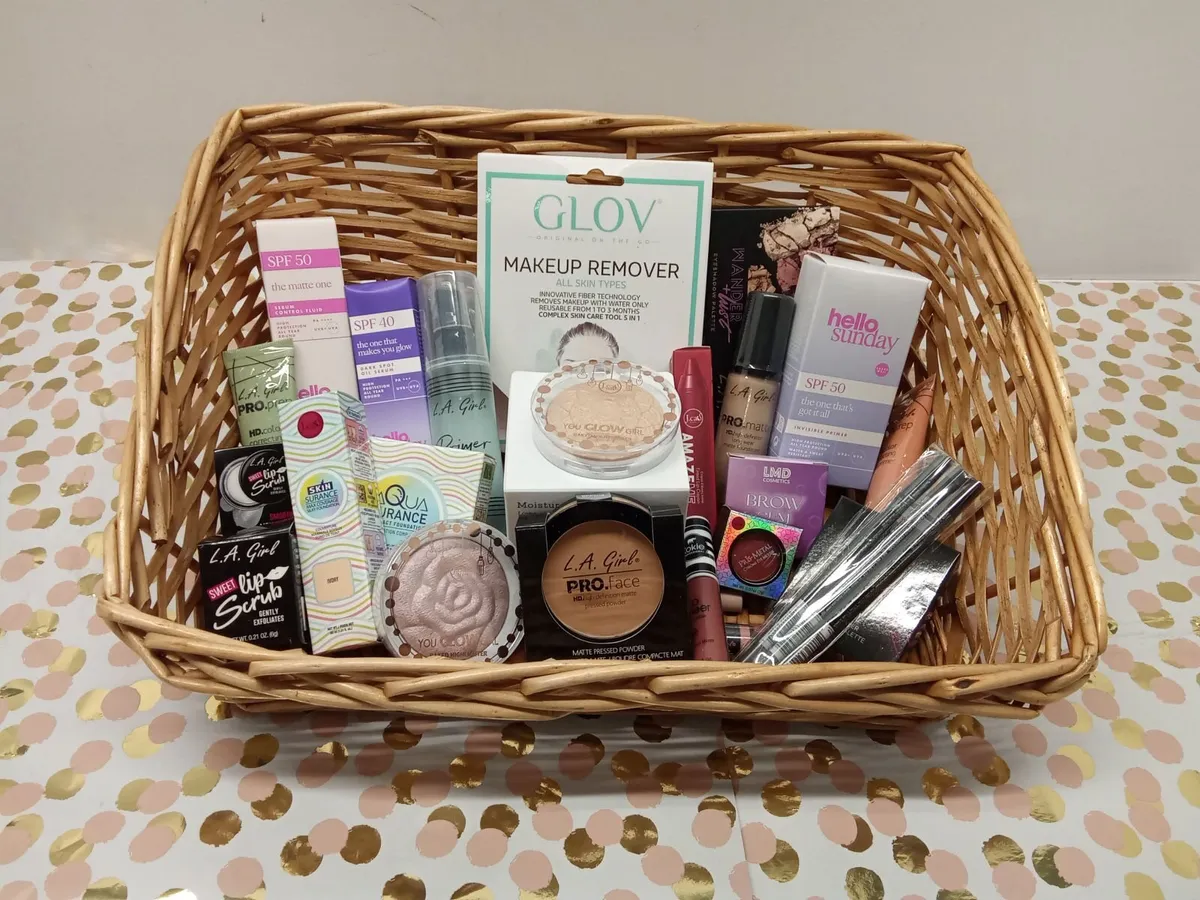 Online Auction Of Makeup and Cosmetics &  More! - Image 1