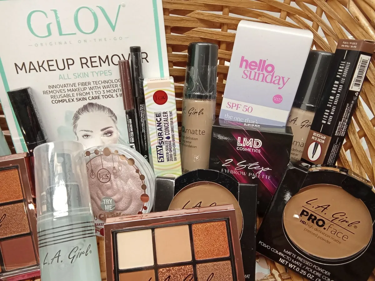 Online Auction Of Makeup and Cosmetics & More! - Image 4