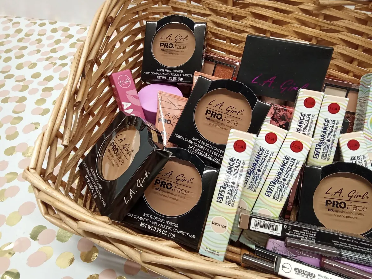 Online Auction Of Makeup And Cosmetics & More! - Image 4
