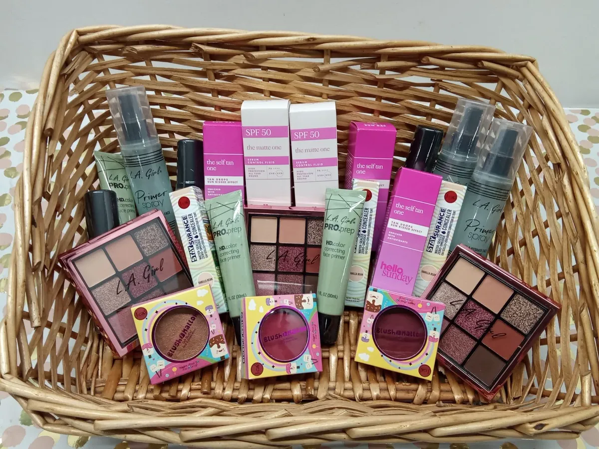 Online Auction Of Makeup And Cosmetics &  More! - Image 1