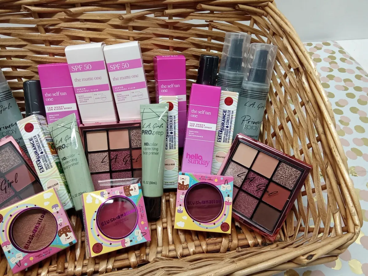Online Auction Of Makeup And Cosmetics &  More! - Image 3