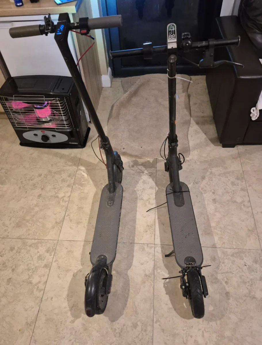 JOB LOT OF 2 ELECTRICAL SCOOTERS PARTS ARE REPAIR - Image 3