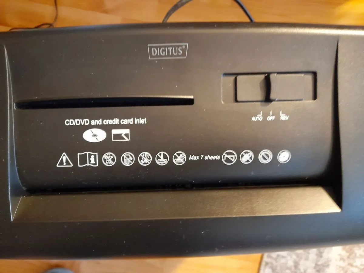 DIGITUS X7CD Paper Shredder - Image 1