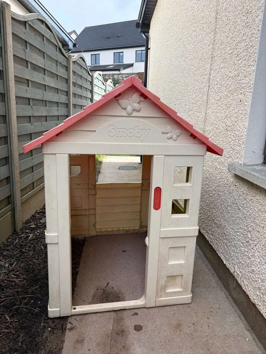 Children’s outdoor play house - Image 1