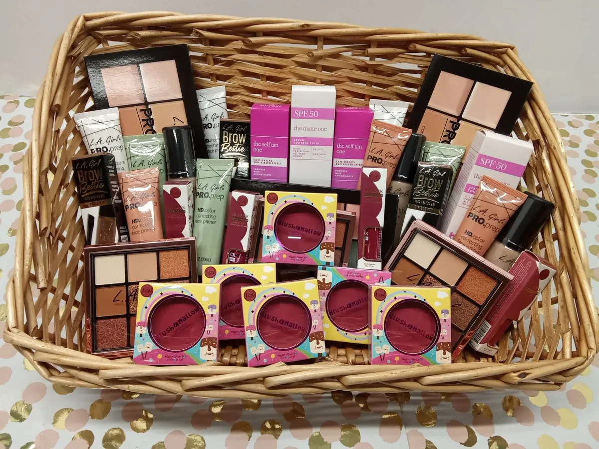 Online Auction Of Makeup And Cosmetics &  More! - Image 1