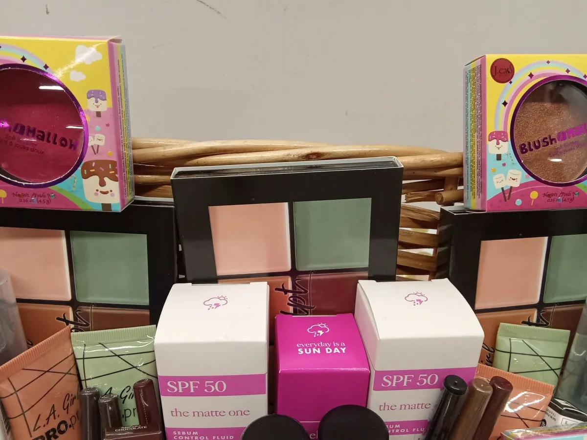 Online Auction Of Makeup and Cosmetics & More! - Image 4