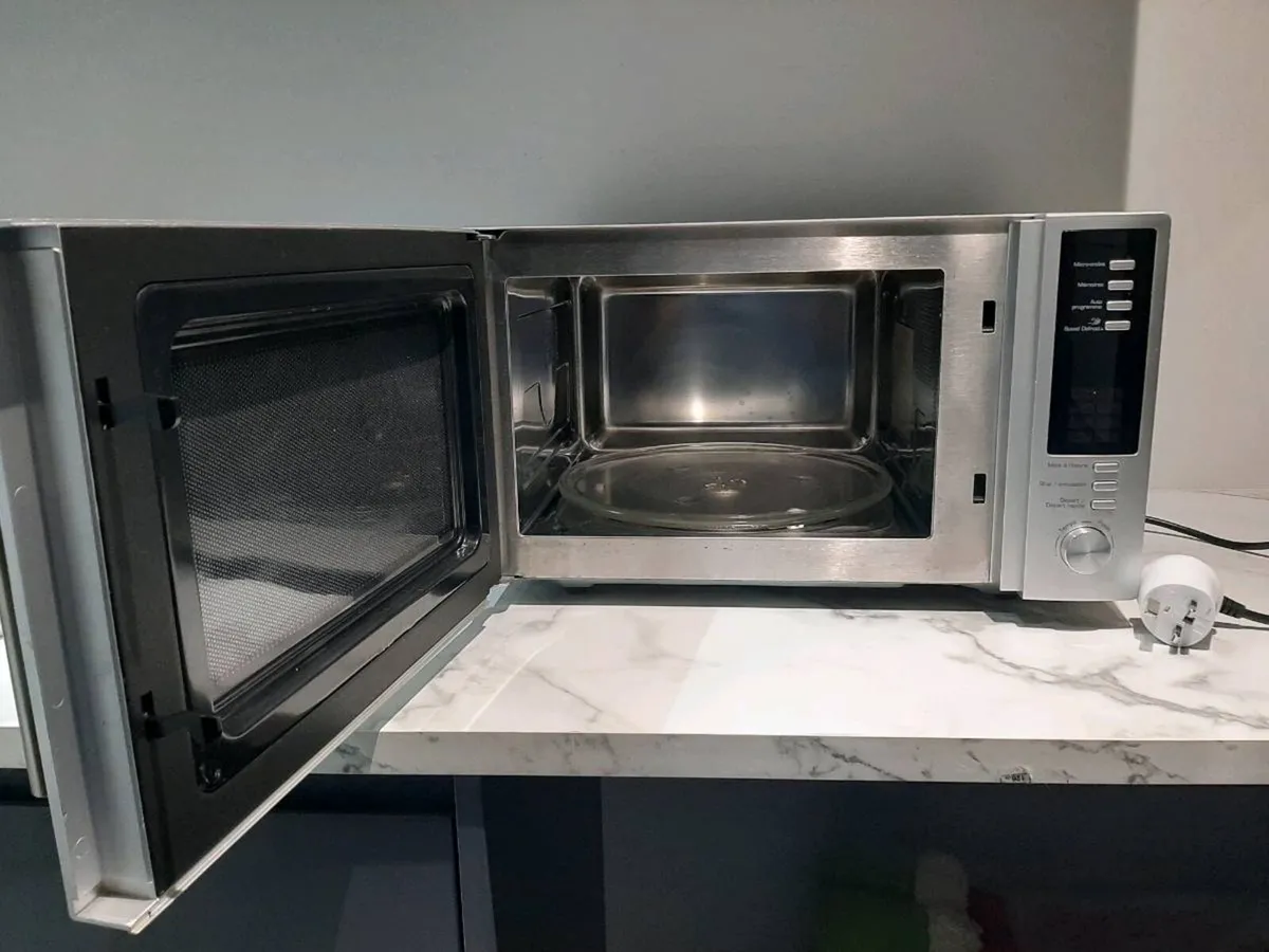 Very Large Brandt microwave - Image 2