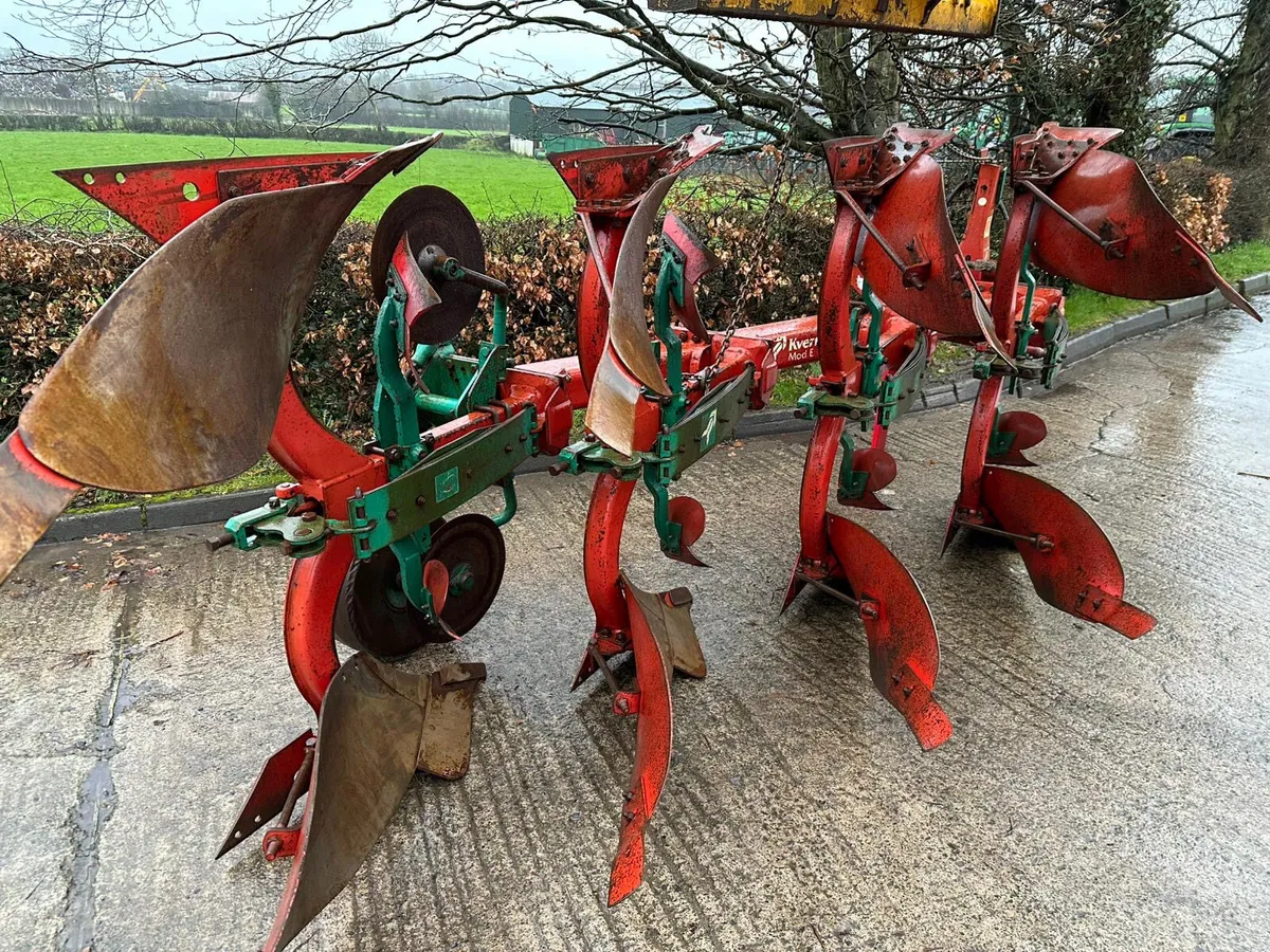 KV 4 furrow plough - Image 1