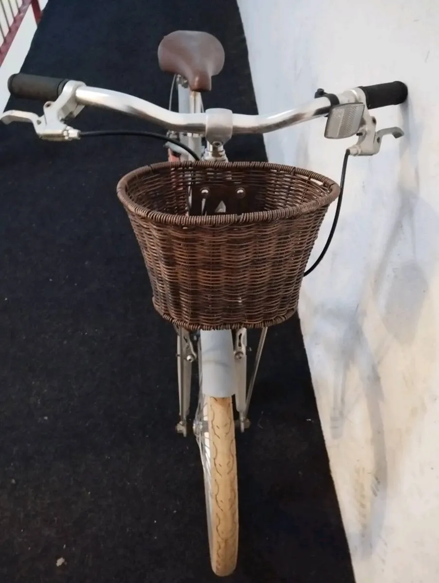 Girls 20inch bike - Image 4