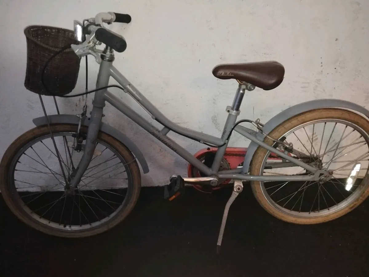 Girls 20inch bike - Image 2