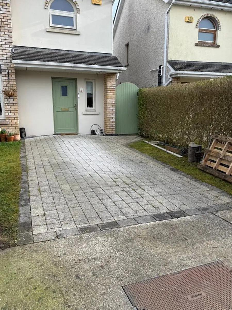 Paving brick for sale - Image 1