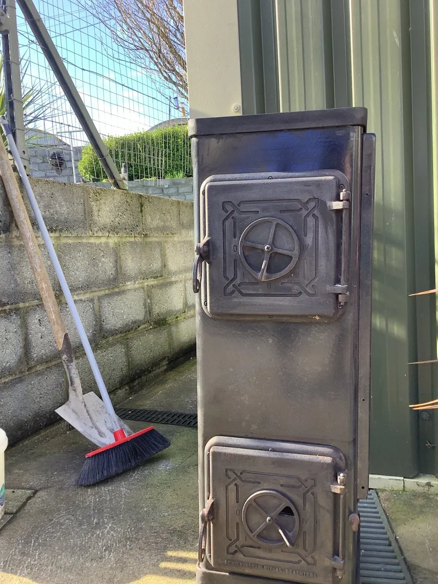 Stove and pipes - Image 3